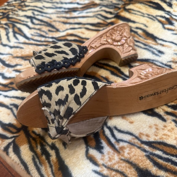 Leopard Print Carved Wooden tiki Wedges - Picture 10 of 15